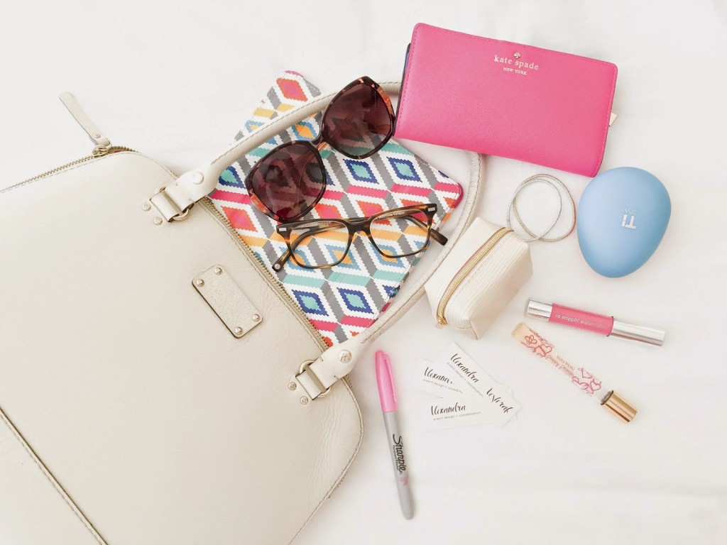 7 Problem-Solving Products to Organize your Purse// simplyspaced.com