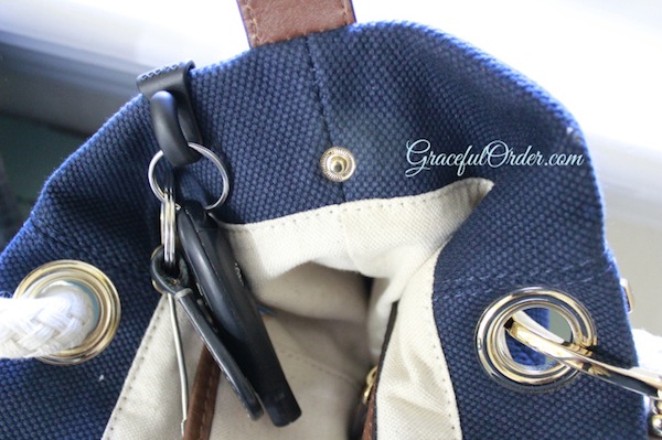 Hook The Keychain to the Top of Your Purse or Belt Loop // Lost your Keys? - 5 Organizing Tips for Never Losing Them Again // simplyspaced.com
