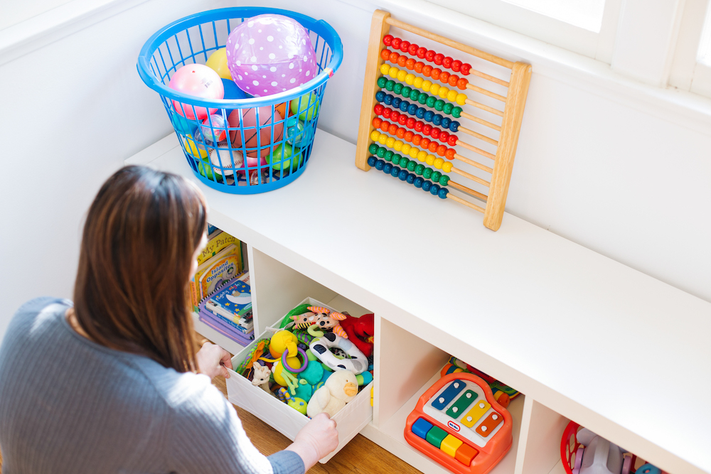 Childrens Playroom Organizing Tips // toy organization and storage 